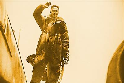 徐煥升凱旋歸來向歡迎人群致意